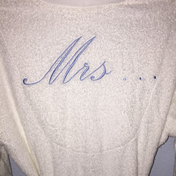 Betsey Johnson Bridal Robe - Picture 4 of 7